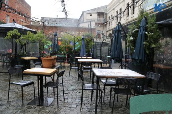 ღია კაფეები თოვლიან ქუთაისში (ფოტორეპორტაჟი)