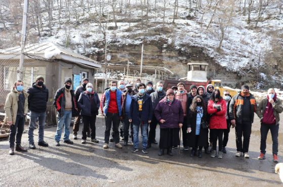 ჭიათურაში მოსახლეობამ მაღაროსთან მისასვლელი გზა ჩაკეტა