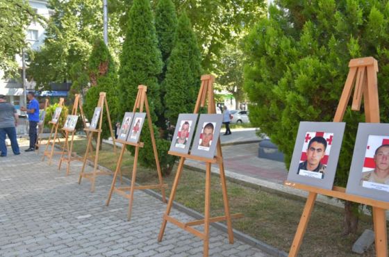 ქუთაისში აგვისტოს ომში დაღუპული გმირები გაიხსენეს