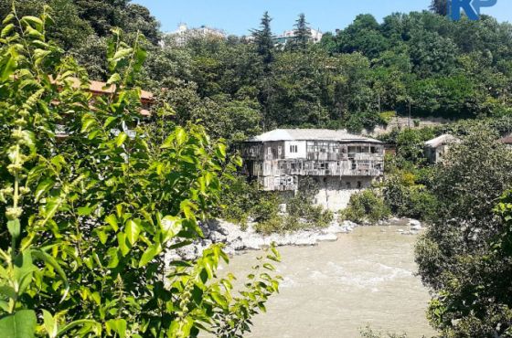 "ვემზადებით ახალი ტენდერისთვის" - მგფ-ს დირექტორი რიონისპირა სახლების რეკონსტრუქციაზე