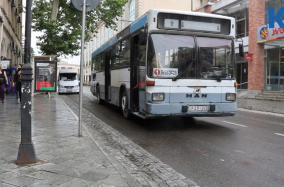 ტრანსპორტის გადაადგილებაზე დაწესებული შეზღუდვა არ იხსნება