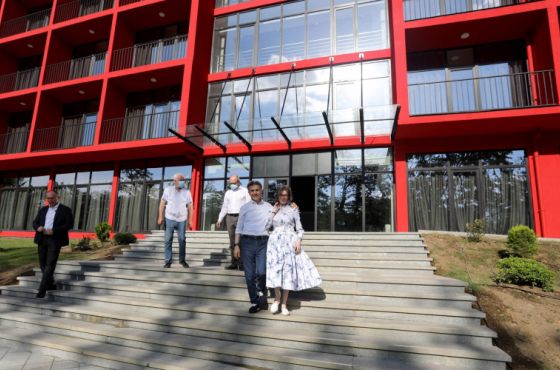 ბიძინა ივანიშვილი და მისი მეუღლე ქუთაისის მშენებარე უნივერსიტეტში (ფოტო)