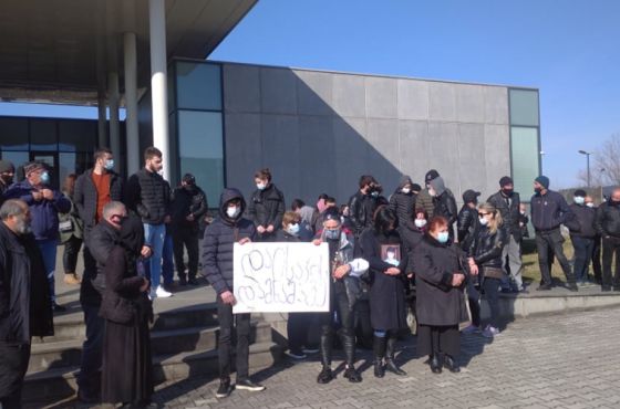 ავტოსაგზაო შემთხვევის შედეგად გარდაცვლილის ოჯახი დამნაშავის დასჯას ითხოვს 