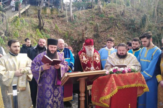ნათლისღების დღესასწაულთან დაკავშირებით, ქუთაისში, მდინარე რიონი აკურთხეს