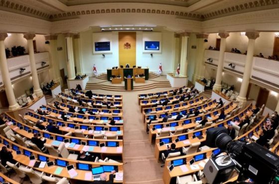 პარლამენტმა „საარჩევნო კოდექსში“ ცვლილებები მესამე მოსმენით მიიღო