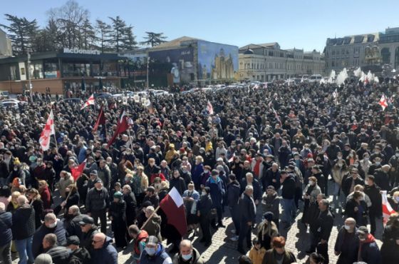 ქუთაისში ნამახვანჰესის წინააღმდეგ აქცია დაიწყო