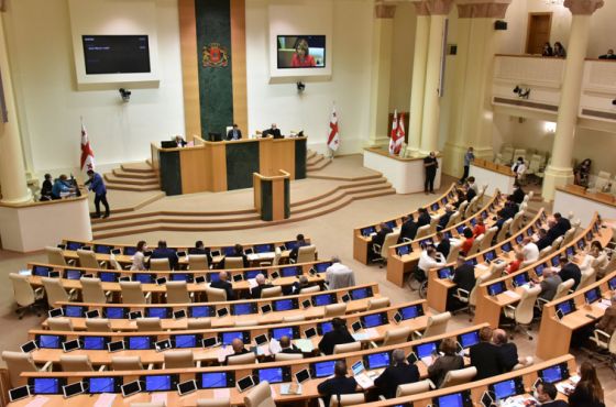 პარლამენტმა ე.წ. ოფშორებთან დაკავშირებული ინიციატივა მესამე მოსმენით დაამტკიცა