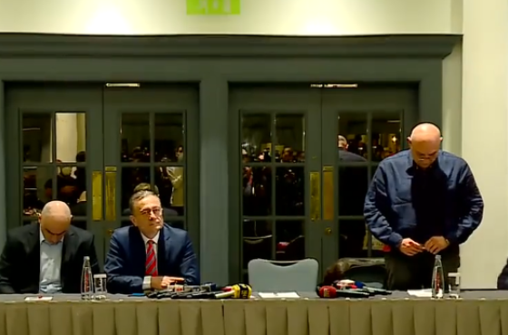 12-მა ოპოზიციურმა პარტიამ რიგგარეშე არჩევნების მოთხოვნას ხელი მოაწერა