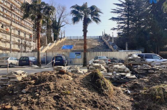 ას საფეხურიანი კიბის სარეკონსტრუქციო სამუშაოები შეჩერებულია