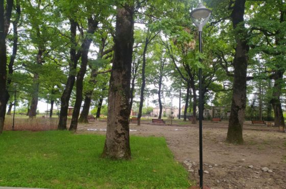 ქუთაისის მერიამ დაუსრულებელი სკვერი საზეიმოდ გახსნა