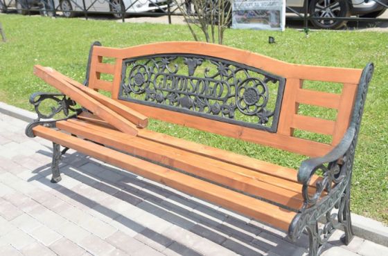 ქუთაისში ახლადრეაბილიტირებული სკვერი დააზიანეს