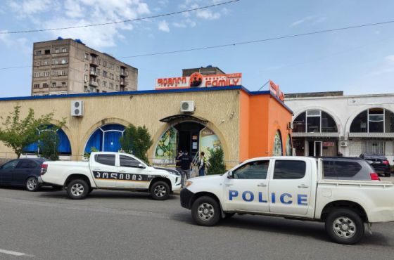 ყაჩაღობა ქუთაისში - შეიარაღებული პირი მაღაზიაში შეიჭრა