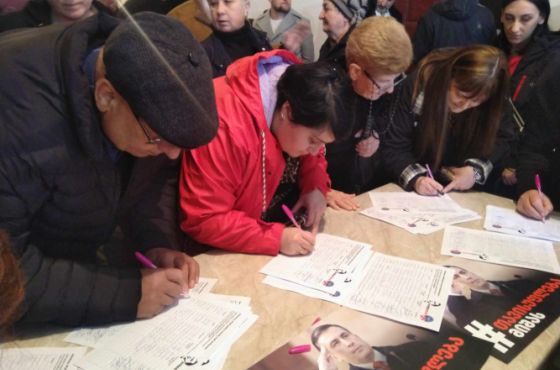 მიხეილ სააკაშვილის გათავისუფლების მოთხოვნით ქუთაისში ხელმოწერებს აგროვებენ