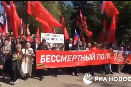 რუსეთმა ოკუპირებულ ქალაქებში მოსახლეობას  „გამარჯვების დღის“ აღნიშვნა აიძულა