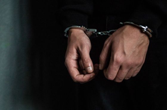 ქუთაისში პირი დააკავეს, რომელიც მოქალაქეებს აშშ-ში უკანონოდ გამგზავრებაში ეხმარებოდა