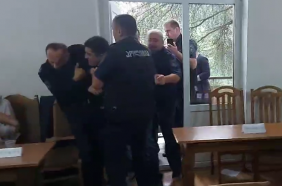 ხმაური და დაპირისპირება  ხარაგაულის საკრებულოში  -  ადგილზე პოლიცია გამოიძახეს 