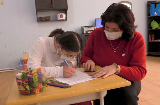 "უცნობი გმირები" - სპეციალური მასწავლებლები სკოლებში (ვიდეო)