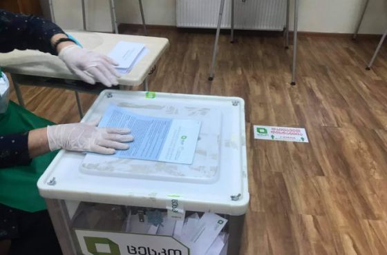 არჩევნების მეორე ტურისთვის თვითიზოლაცისა და სტაციონარში მყოფი პირების რეგისტრაცია იწყება