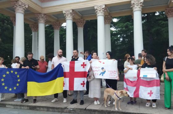 "რუსეთი ოკუპანტია", "სოლიდარობა უკანონოდ დაჭერილ აქტივისტებს"- აქცია ქუთაისში 