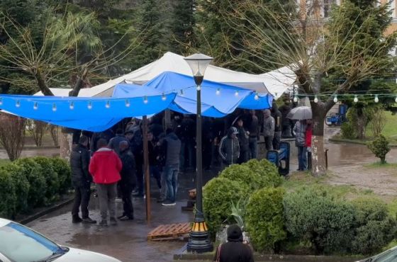"ჩაგვრთონ კომისიაში" - მაღაროელები სამმხრივი ფორმატის შეხვედრებს უნდობლობას უცხადებენ