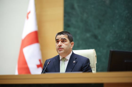 "მედიასთან დაკავშირებით, გადმოვიტანთ ბრიტანულ სტანდარტს და თუ კითხვა გექნებათ, მიმართეთ ბრიტანეთს"- პაპუაშვილი