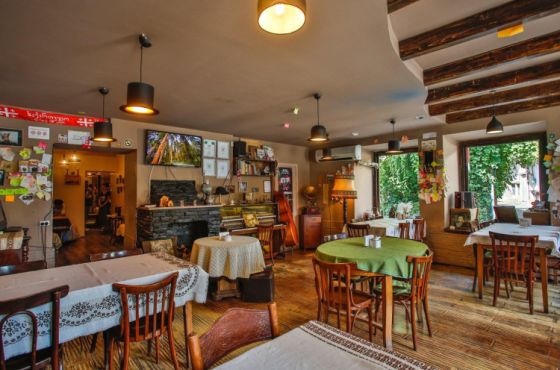 რესტორნები რვა მარტიდან შიდა სივრცეში მუშაობას განაახლებენ