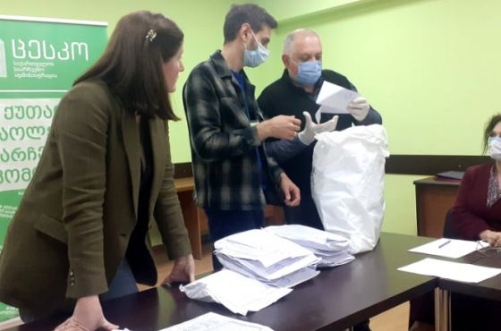 შესწორებები ოქმების გარეშე და გაბათილებული ბიულეტენები ქუთაისში