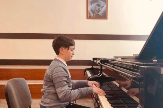 ქუთაისელმა მოსწავლემ კონკურსში "პატარა ვირტუოზი'' გრან  პრი მოიპოვა