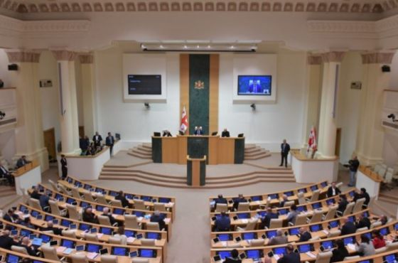 "ოცნება" რუსულ კანონზე ვეტოს დაძლევას დღეს აპირებს