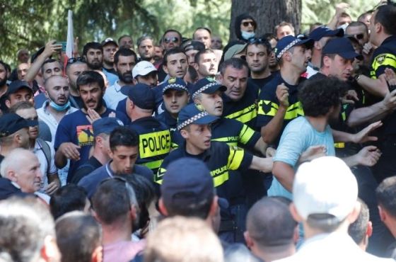 "ჩვენ ვდგავართ ანაფორებსა და ჩოხებში გამოწყობილი პუტინიზმის საფრთხის წინაშე“