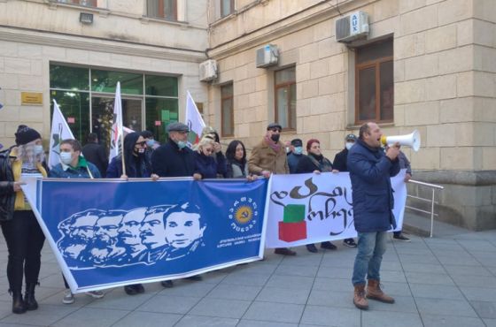 ქუთაისში ვადამდელი არჩევნების ჩატარებას და პოლიტპატიმრების გათავისუფლებას ითხოვენ