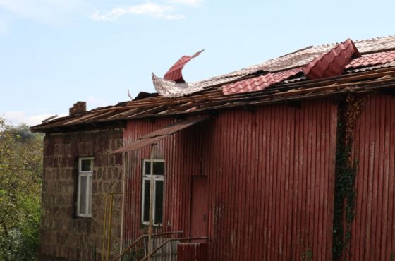 დაზიანებული სახლები და სასოფლო - სამეურნეო კულტურა - სტიქია ზესტაფონში