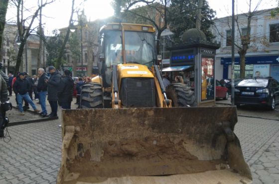 "სავანეს" დანგრევაზე ტრაქტორის მძღოლმა უარი თქვა 