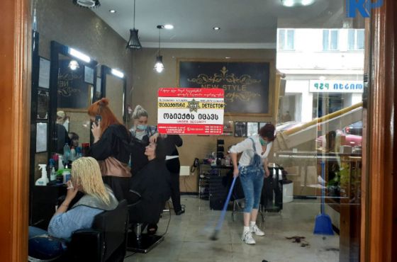 სილამაზის სალონებმა მუშაობა განაახლეს (ფოტო)