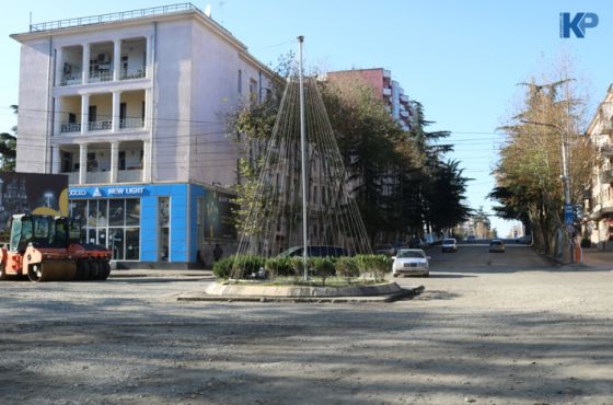 ქუთაისში საახალწლო დეკორაციების მონტაჟი დაიწყო