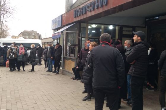 ქუთაისში ტრანსპორტის მუშაობის აღდგენასა  და ბაზრობების გახსნას ითხოვენ