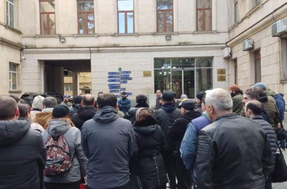 "გადავარჩინოთ გელათი"-   აქცია ქუთაისის მერიასთან 