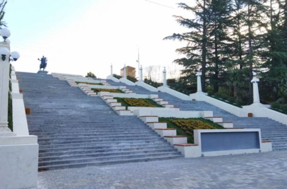 ასსაფეხურიანი კიბეები - ევროკავშირის დაფინანსებით განხორციელებული პროექტი