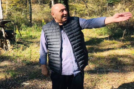 "ქალაქს ჟანგბადს ართმევენ"  - გოგი წულაიას პერფორმანსი საღორიის ტყეში