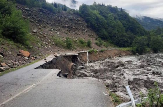ქუთაისი-წყალტუბო-ცაგერი-ლენტეხი-ლასდილის საავტომობილო გზაზე  ტრანსპორტის მოძრაობა აკრძალულია