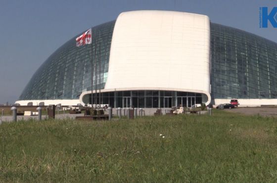 გასაყიდად გამზადებული  პარლამენტის შენობა (ვიდეო)