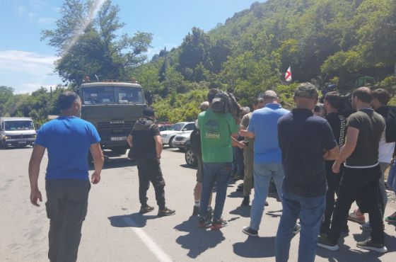 დაძაბულობა გუმათჰესთან - ხეობაში სატვირთო მანქანა გამოჩნდა