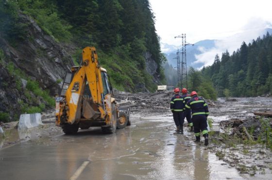 "ზარალი საკმაოდ მასშტაბურია" - სტიქიის მეორე დღე რაჭაში