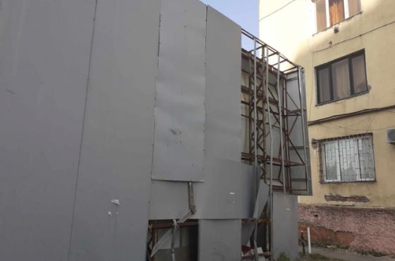 ქუთაისში, დედაენის  სტენდი  დაზიანებულია