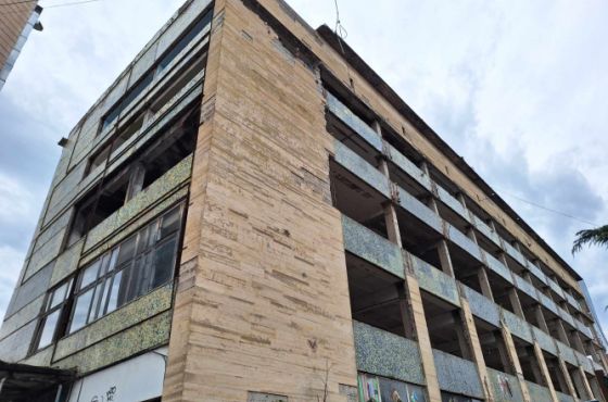 შენობა არ დაინგრევა  - "პრესის სახლის" ყოფილი შენობის დემონტაჟი დაიწყო  