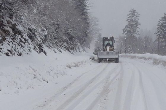 ძლიერი თოვის გამო, იმერეთისა და რაჭა-ლეჩხუმის გზებზე მოძრაობა აიკრძალა