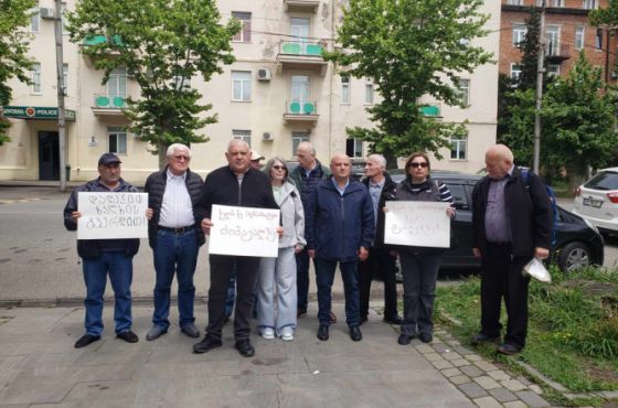 "ხელს ნუ აღმართავთ ჩვენს შვილებზე" - მიმართვა  ქუთაისიდან პოლიციელებს
