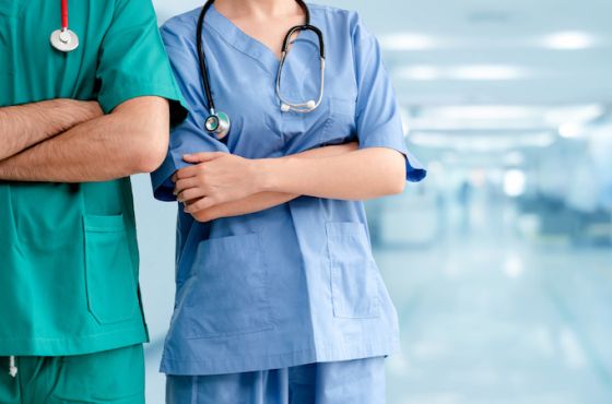 სანიტრებს, ექთნის დამხმარეებს და უმცროს ექიმებს მინიმალური ხელფასი დაუწესდებათ