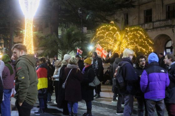 პროევროპული აქციის მონაწილეები, ქუთაისში, ახალ 2025 წელს, ქუჩაში, ერთად შეხვდებიან