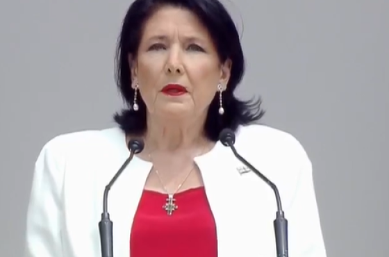 "გაუგებარია, როცა ევროპას და ამერიკას ყველაფერს აბრალებ, საკუთარ შვილებს ევროპასა და ამერიკაში უშვებ“ - პრეზიდენტი